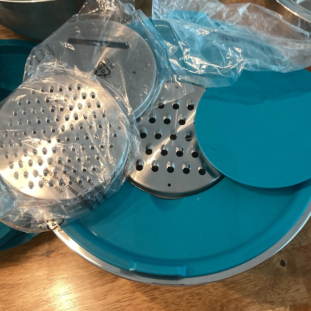 Wolfgang Puck Nesting Mixing Bowl Set - Picture 7 of 14